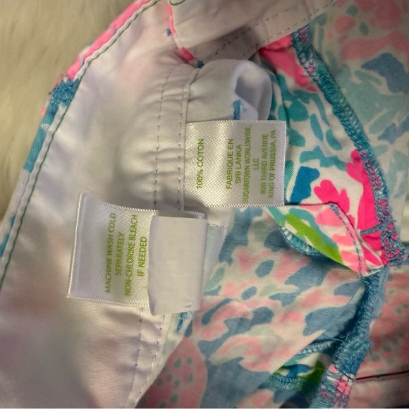 Lilly Pulitzer Callahan Shorts “Let’s Cha Cha” Print Size 2 - Picture 6 of 7